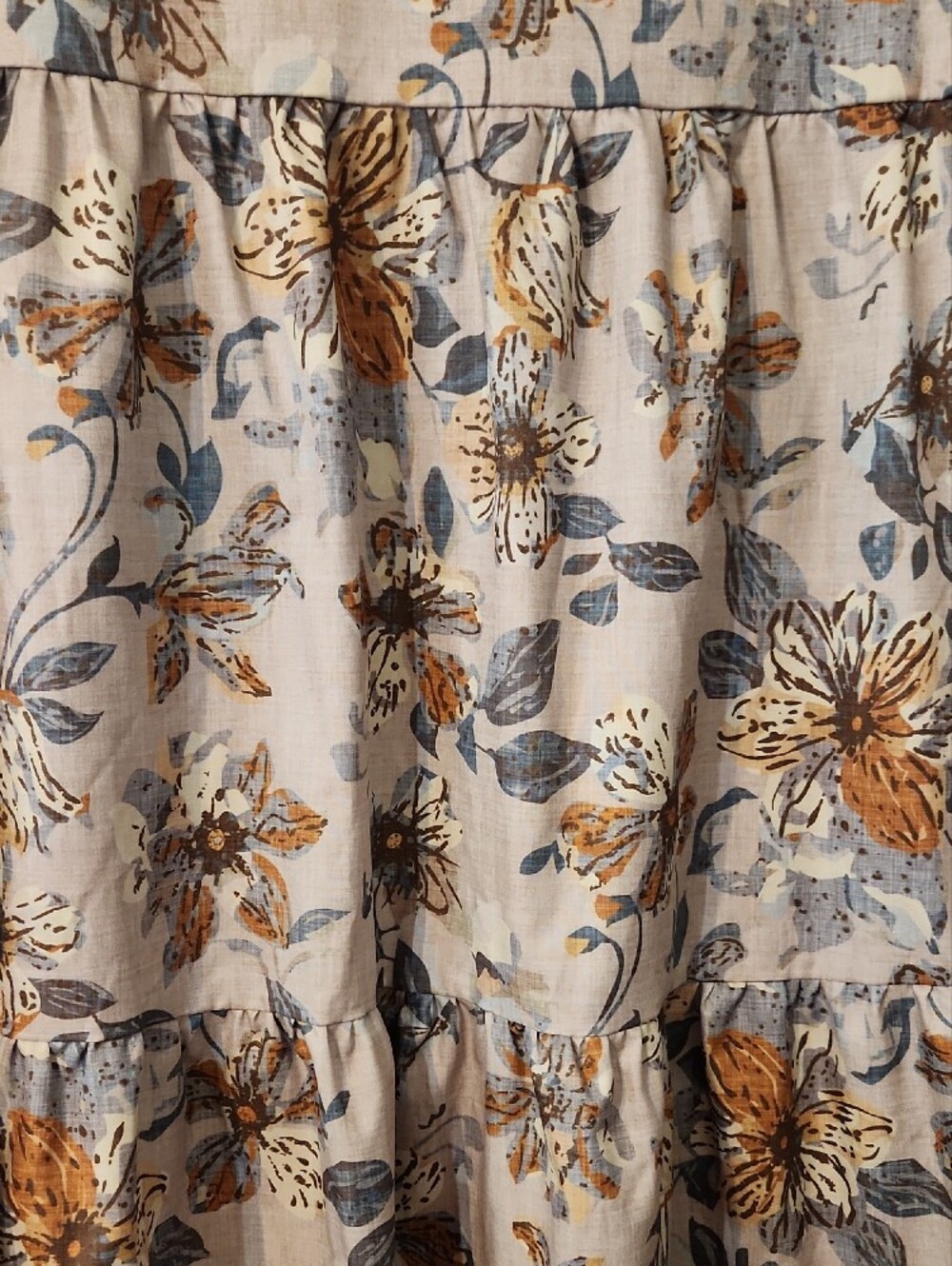 Floral Tiered Midi Dress with V-Neck in Beige and Rust - Picture 4 of 4